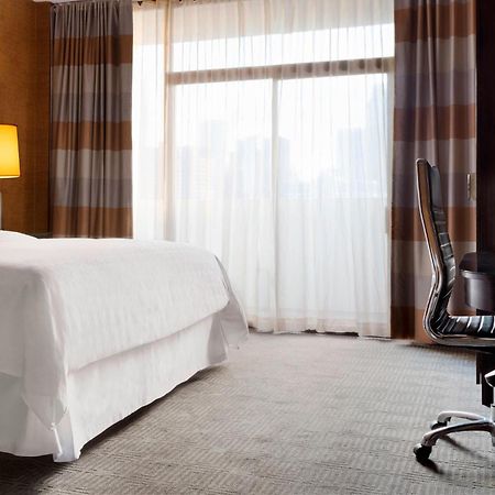 Sheraton Charlotte Hotel Bagian luar foto