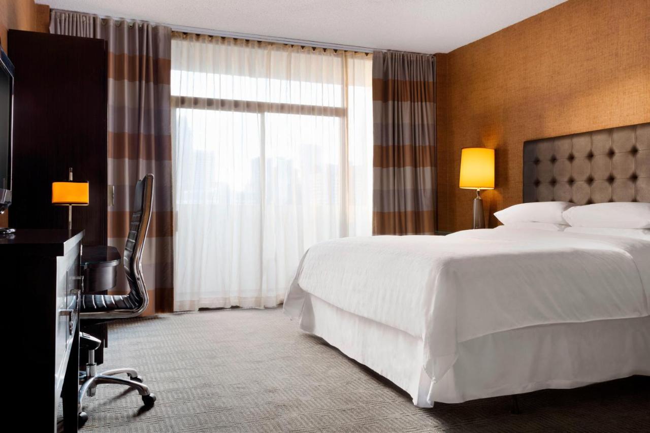 Sheraton Charlotte Hotel Bagian luar foto