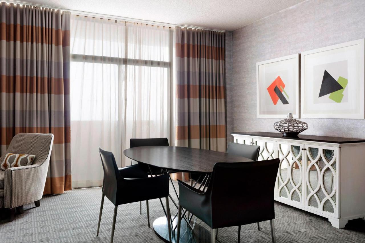 Sheraton Charlotte Hotel Bagian luar foto