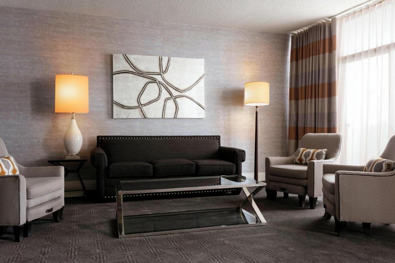 Sheraton Charlotte Hotel Bagian luar foto