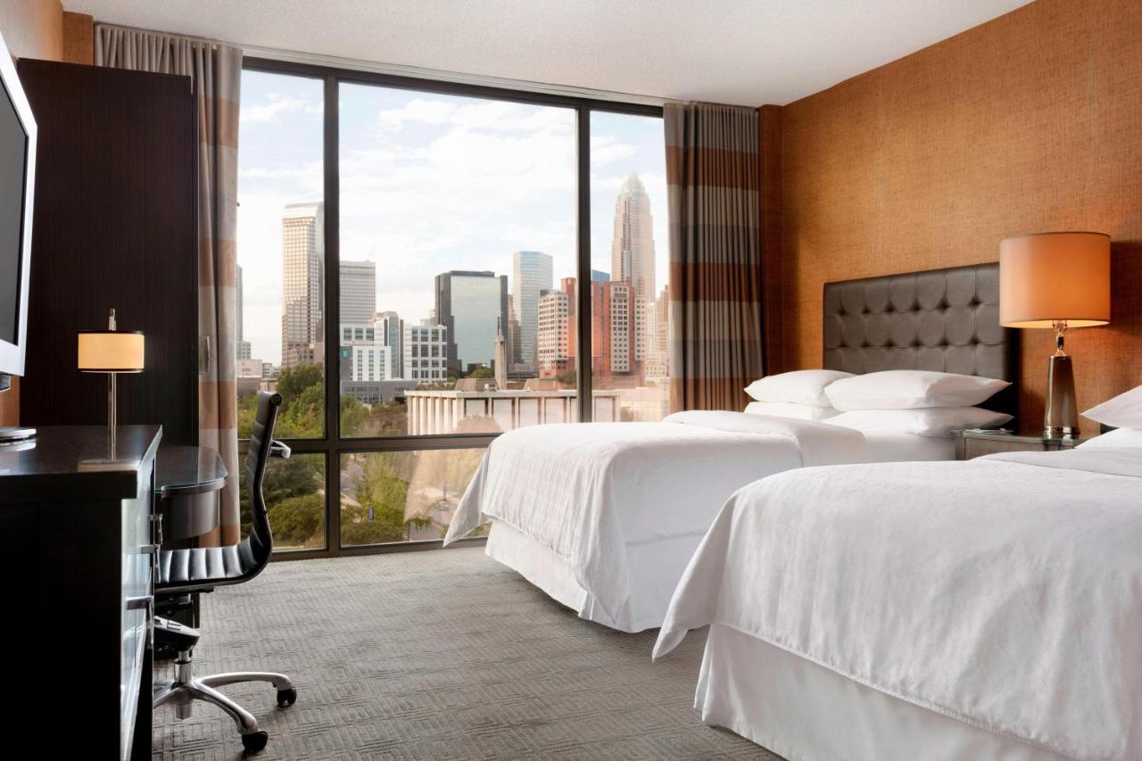 Sheraton Charlotte Hotel Bagian luar foto