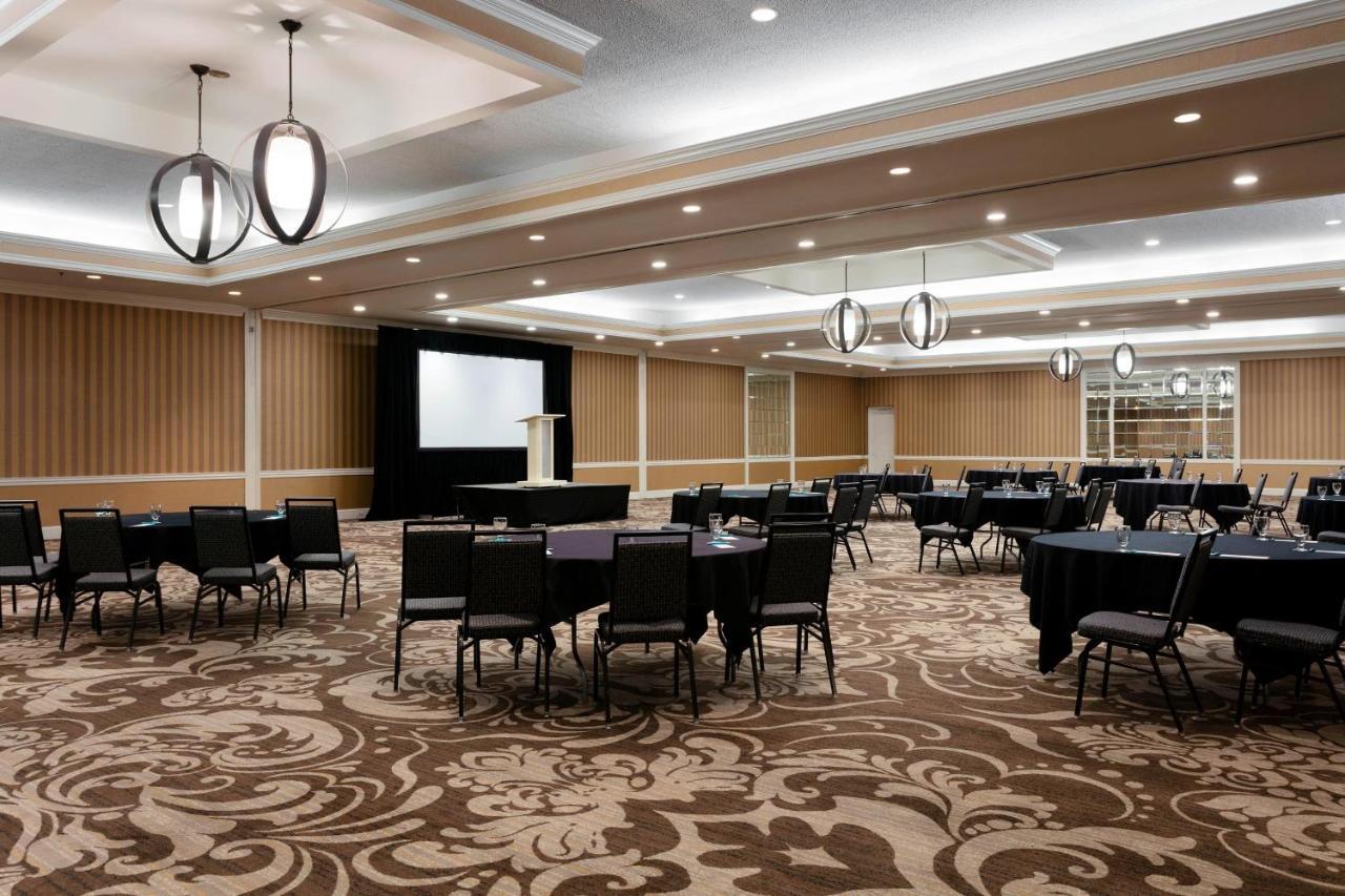 Sheraton Charlotte Hotel Bagian luar foto