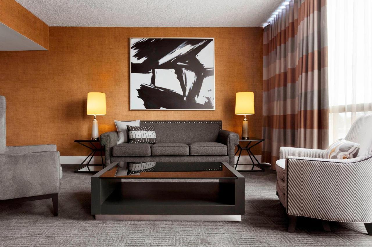 Sheraton Charlotte Hotel Bagian luar foto