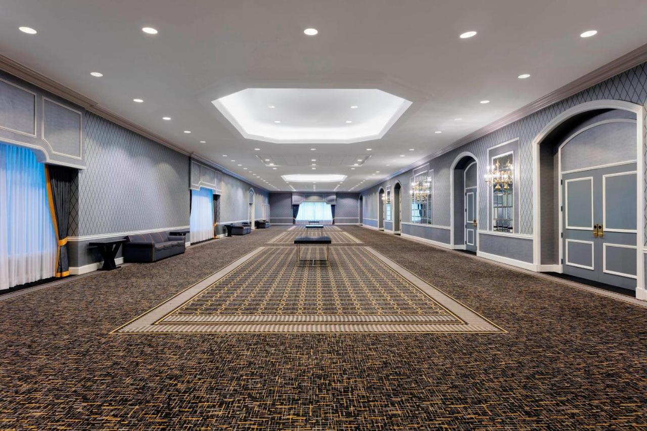 Sheraton Charlotte Hotel Bagian luar foto