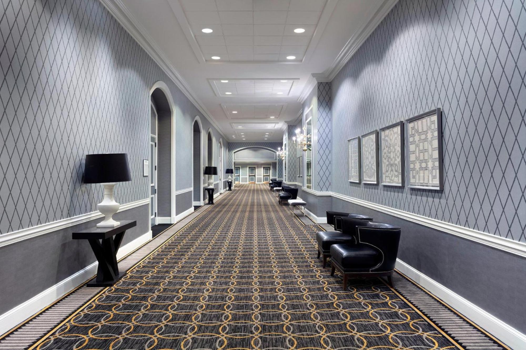 Sheraton Charlotte Hotel Bagian luar foto