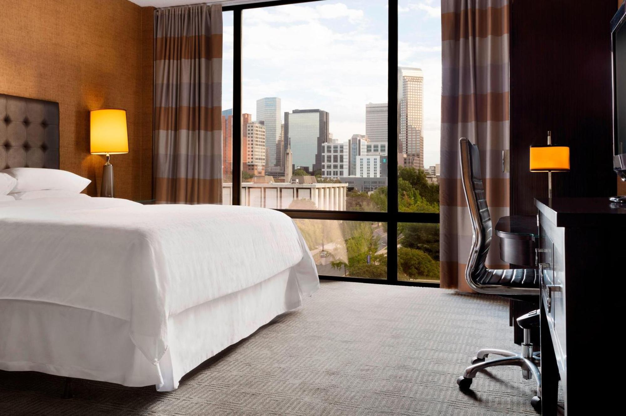 Sheraton Charlotte Hotel Bagian luar foto