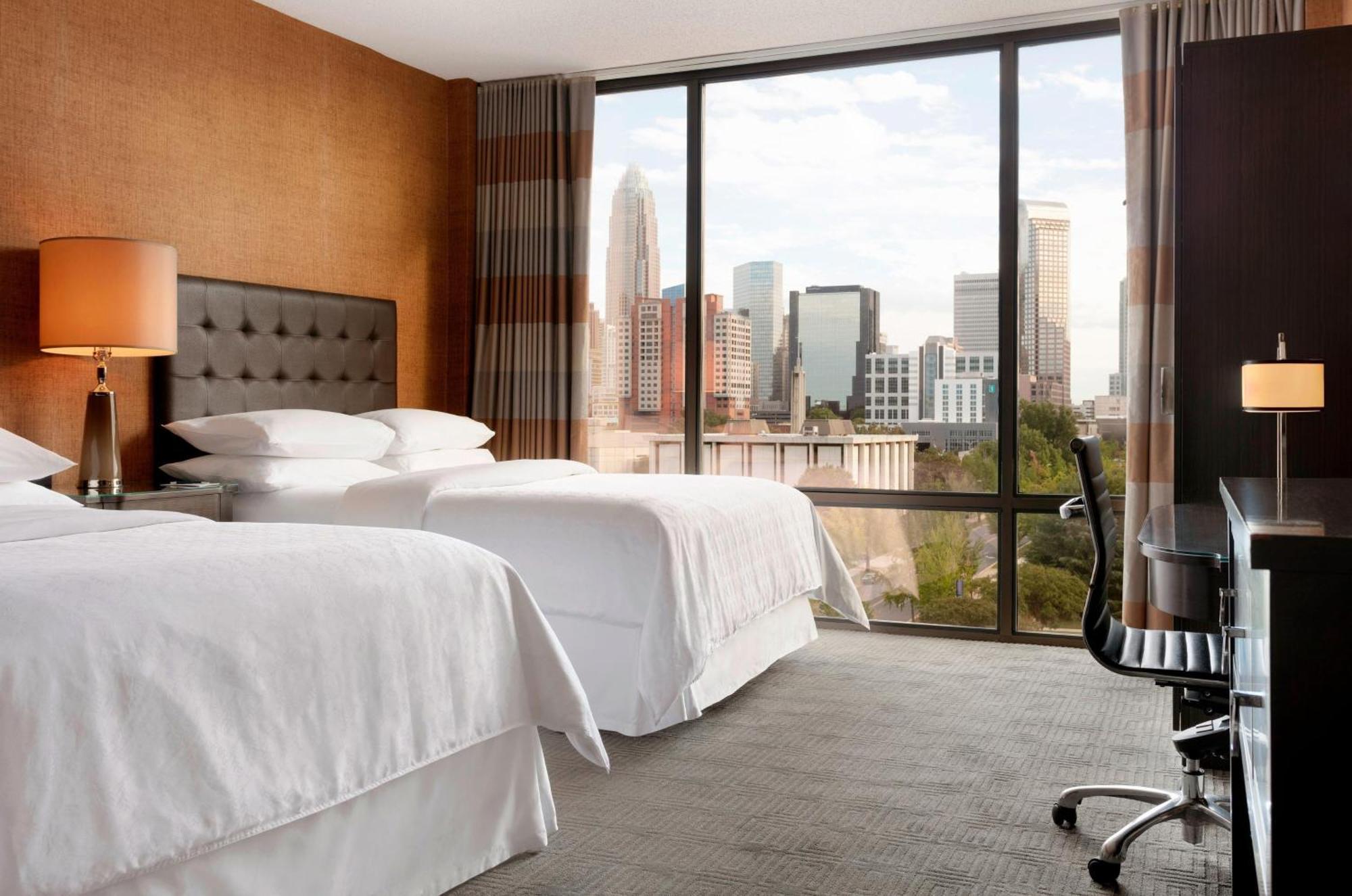 Sheraton Charlotte Hotel Bagian luar foto